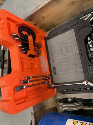 1035469-13 Pallet with mixed tools