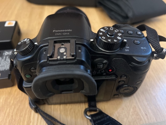 1117416-7 System camera Panasonic Lumix DMC-GH4 with accessories