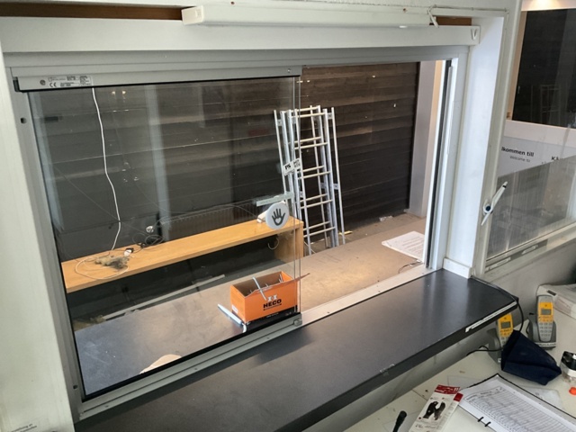 1120611-5 Reception hatch el