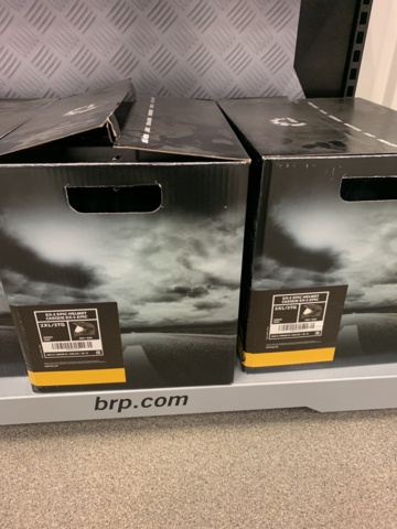 1034930-5 Lot of helmets approx. 20 pieces