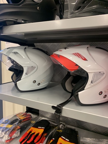 1034930-12 Lot of helmets approx. 20 pieces