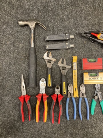 1132752-4 Hand tools incl. voltage tester Fluke T130