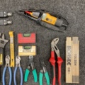 1132752-5 Hand tools incl. voltage tester Fluke T130
