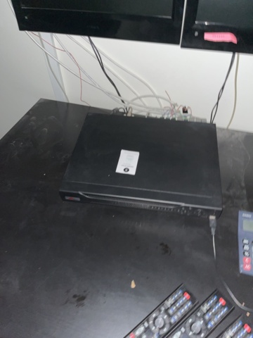 1131522-9 Surveillance system with recorder & 4 screens