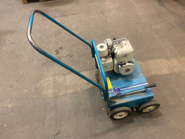 1138554-2 Vertical cutter Bluebird Lawn Comber F-20B