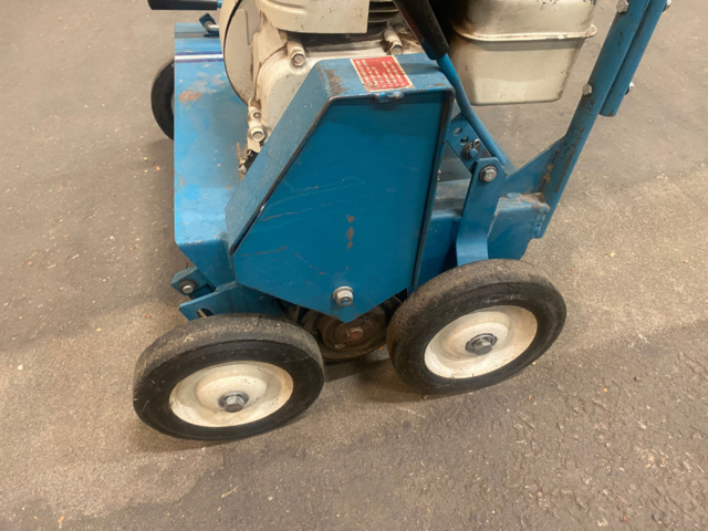 1138554-4 Vertical cutter Bluebird Lawn Comber F-20B