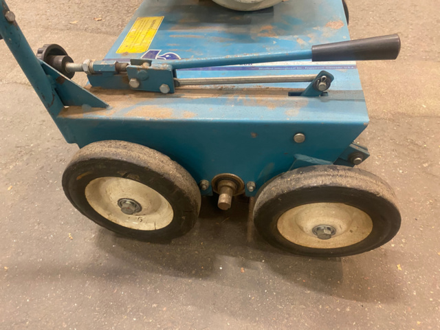 1138554-5 Vertical cutter Bluebird Lawn Comber F-20B