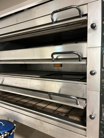 1039829-4 Pizza oven - Sveba Dahlen Classic DC-33