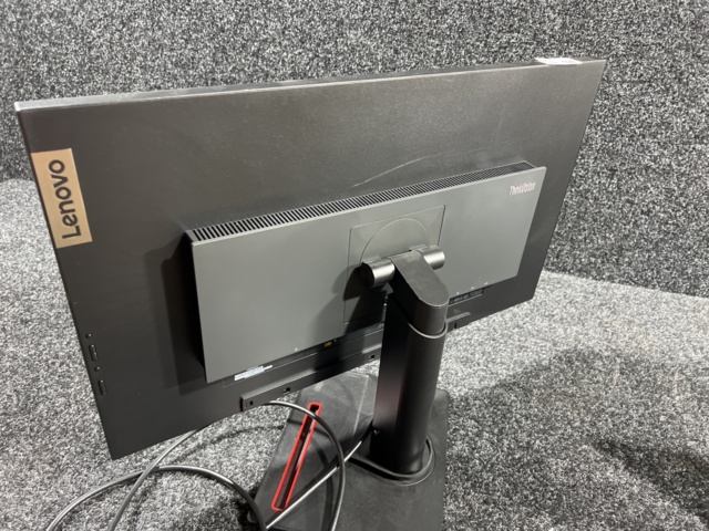 1117494-6 Laptop Lenovo ThinkPad P16, i7, 32GB RAM, 1TB SSD with screen Thinkvision P27