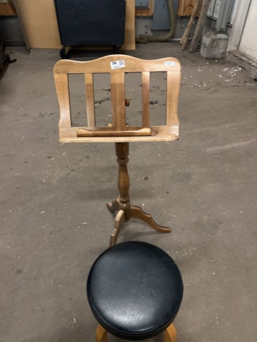 1069521-3 Music stand & stool