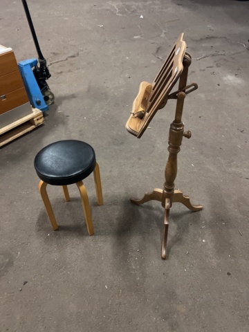 1069521-4 Music stand & stool