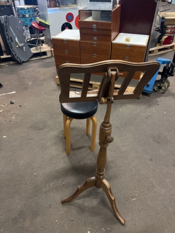1069521-5 Music stand & stool