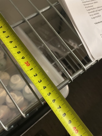 1110234-4 2st Metallhyllor med innehåll