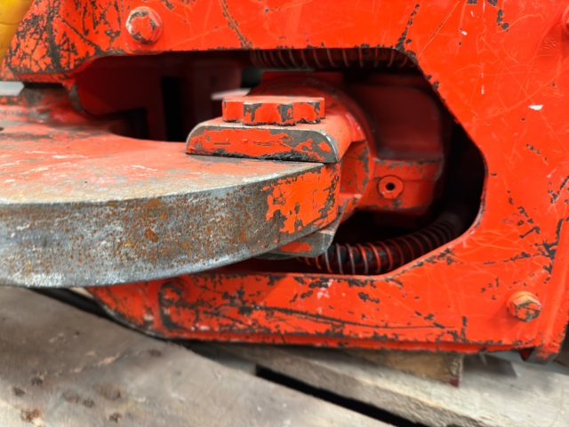 1138742-4 Concrete scissors NPK-X3A