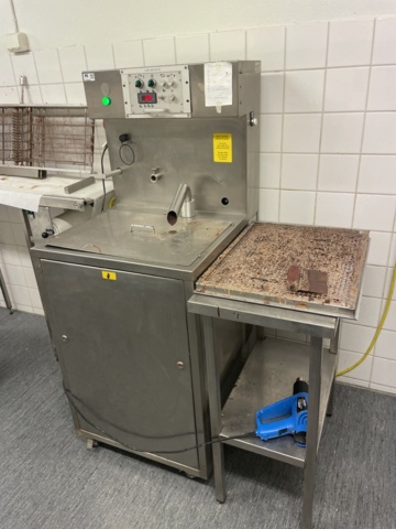 1110245-2 Chocolate machine LCM 240 ATC/S Including 2 tables