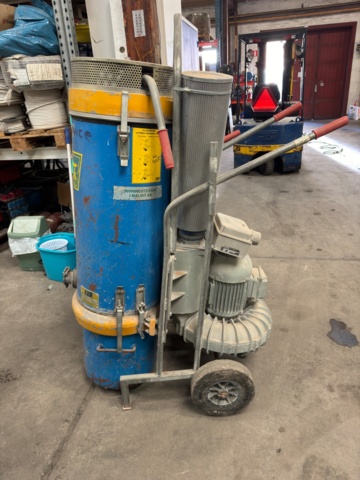 1138745-1 Tedak dry vacuum cleaner with pre-separator