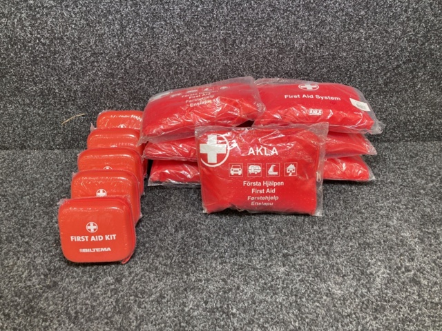 1138649-1 First aid kit ( New/unused )