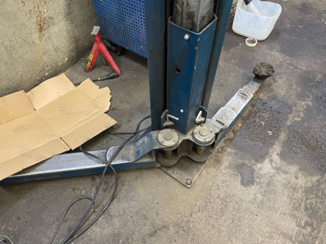 1048214-2 2-Pillar lift 2500kg - Nussbaum 2.25 SLE - 2001