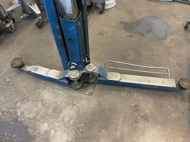 1048214-4 2-Pillar lift 2500kg - Nussbaum 2.25 SLE - 2001