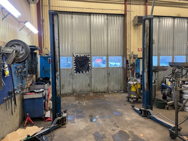 1048214-8 2-Pillar lift 2500kg - Nussbaum 2.25 SLE - 2001