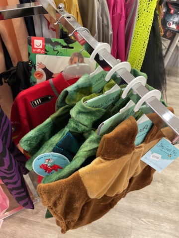 1110291-3 1st Shop stand - Party with Masquerade clothes