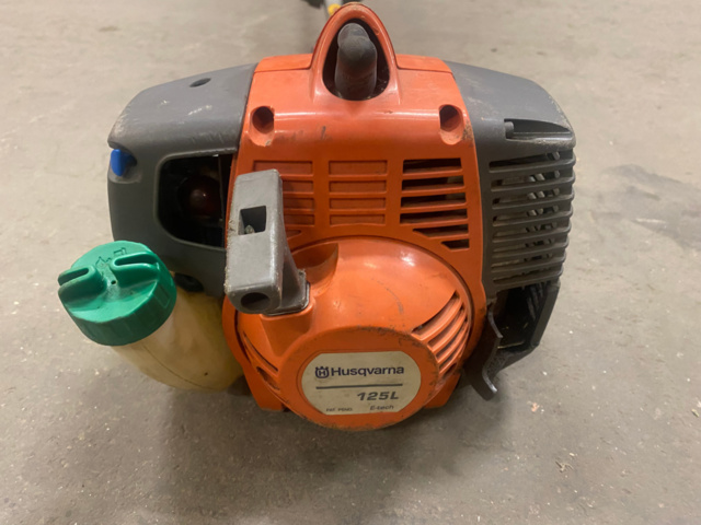 1139012-3 Grass trimmer Husqvarna 125L