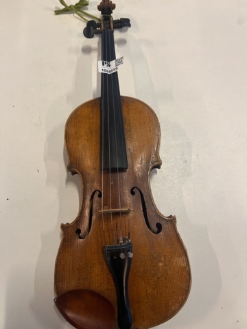 1069559-3 Older violin