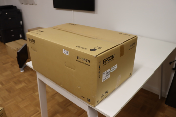 1034361-4 Projektor Epson EB-685W "ny"