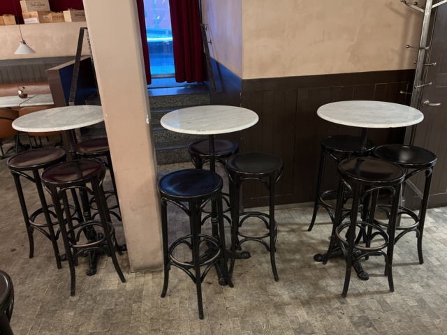 1131669-1 3st Runda Barbord med marmorskiva & 9st Barpallar