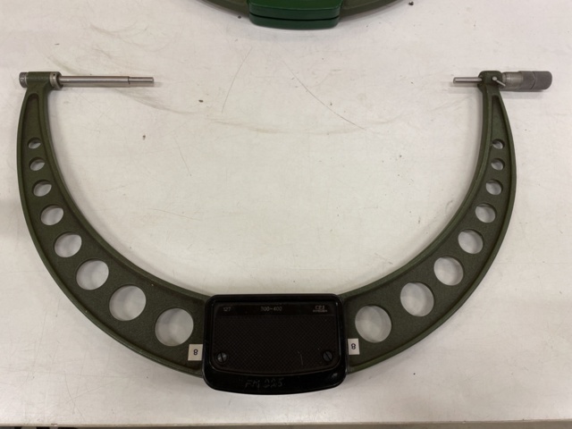 999067-4 4 micrometers