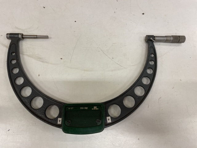 999067-8 4 micrometers