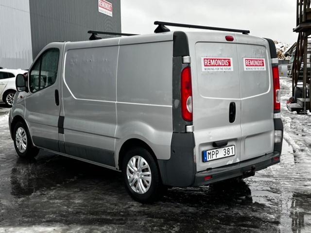 1142004-7 Opel Vivaro Van 2.9t 2.0 CDTI - 2011