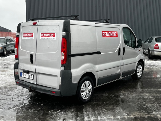 1142004-5 Opel Vivaro Van 2.9t 2.0 CDTI - 2011