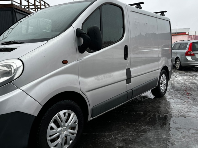 1142004-10 Opel Vivaro Van 2.9t 2.0 CDTI - 2011
