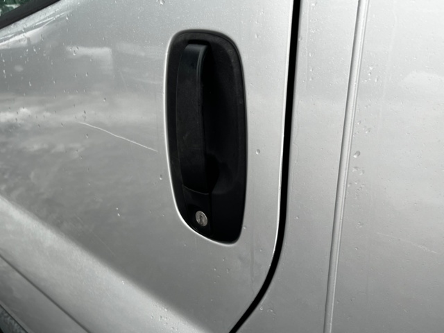 1142004-34 Opel Vivaro Van 2.9t 2.0 CDTI - 2011