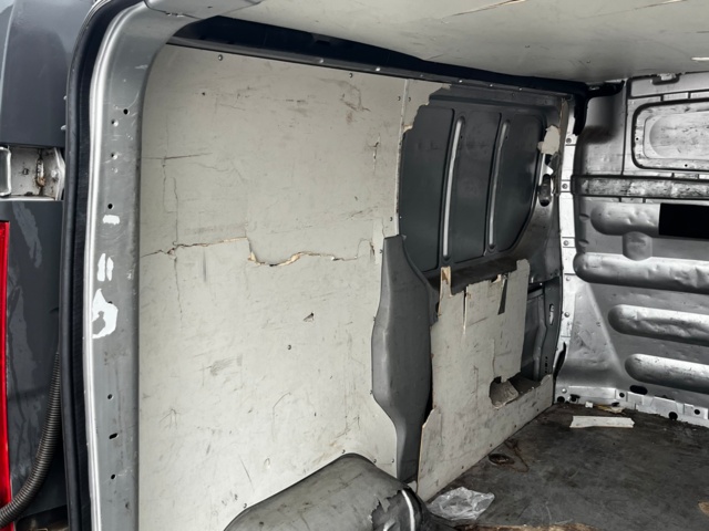 1142004-45 Opel Vivaro Van 2.9t 2.0 CDTI - 2011