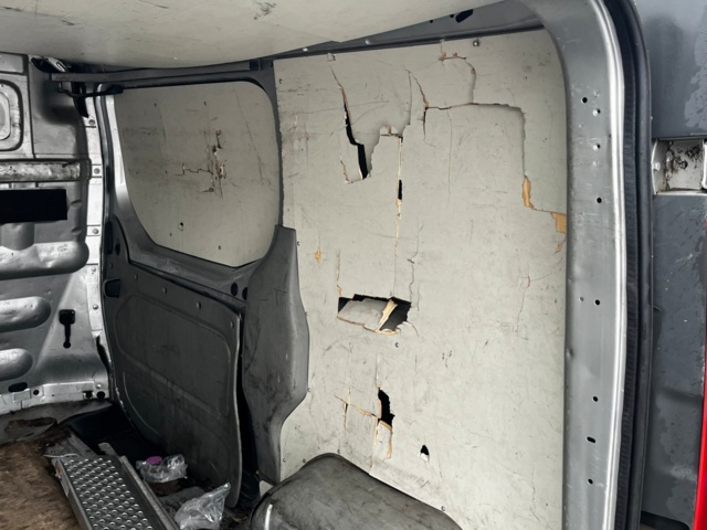 1142004-44 Opel Vivaro Van 2.9t 2.0 CDTI - 2011