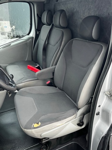 1142004-58 Opel Vivaro Van 2.9t 2.0 CDTI - 2011
