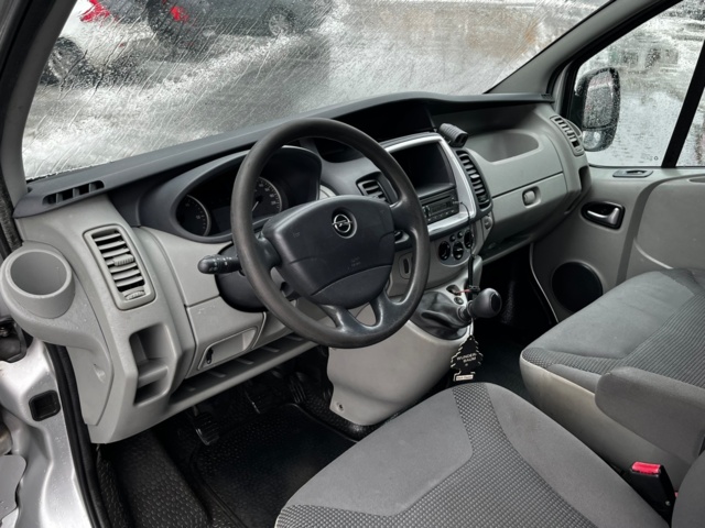 1142004-15 Opel Vivaro Van 2.9t 2.0 CDTI - 2011