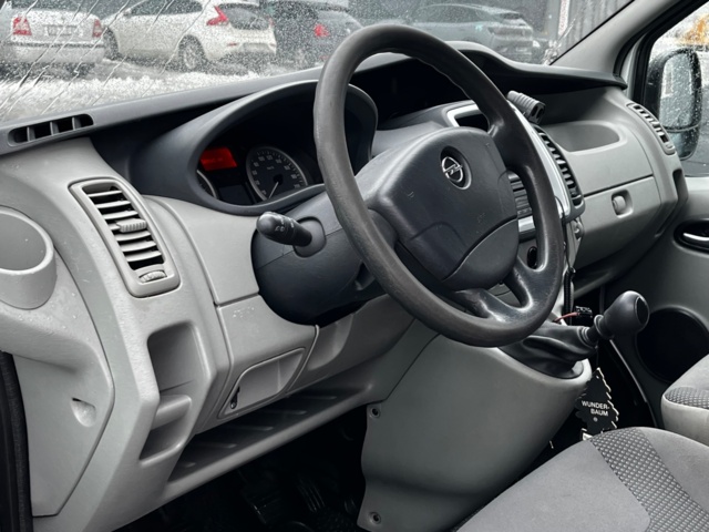 1142004-49 Opel Vivaro Van 2.9t 2.0 CDTI - 2011