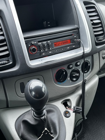 1142004-65 Opel Vivaro Van 2.9t 2.0 CDTI - 2011