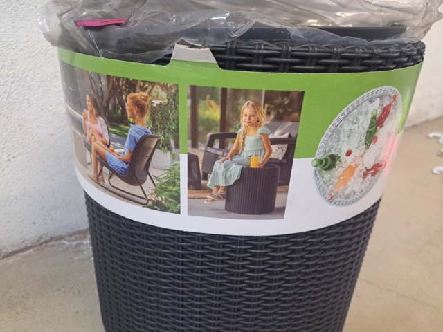 1050799-2 Keter Cool Stool