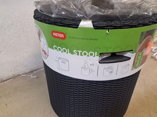 1050799-3 Keter Cool Stool