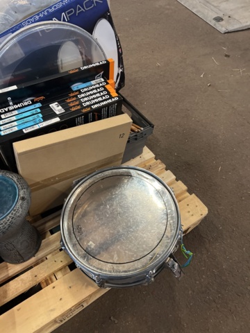 1069567-8 Drums and drum skin
