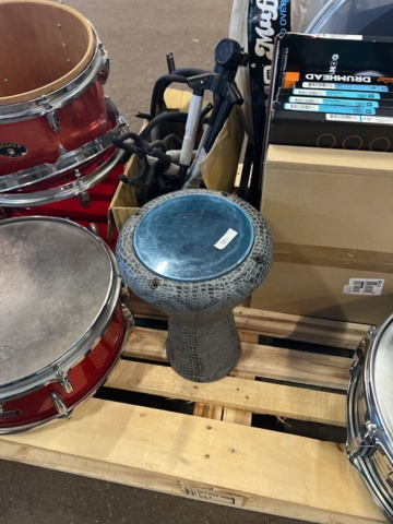 1069567-16 Drums and drum skin