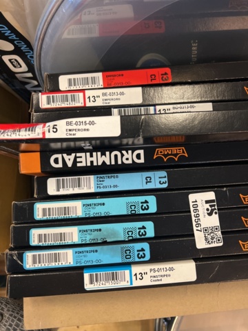 1069567-18 Drums and drum skin