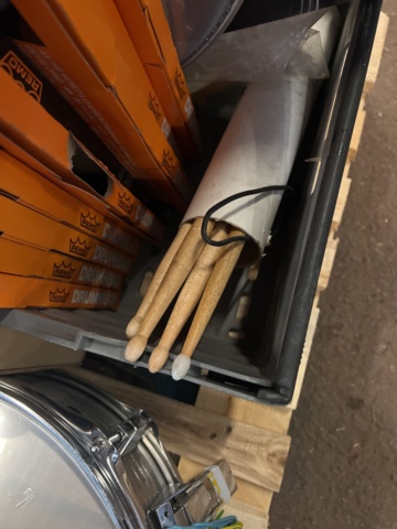 1069567-19 Drums and drum skin