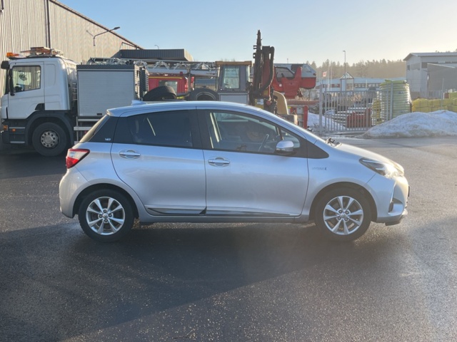 1051482-4 Toyota Yaris Hybrid e-CVT - 2019