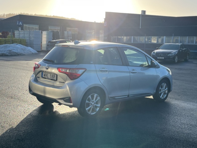 1051482-5 Toyota Yaris Hybrid e-CVT - 2019