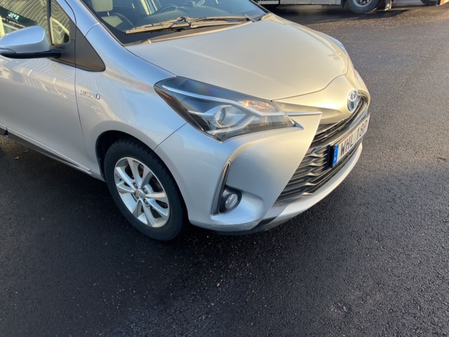 1051482-16 Toyota Yaris Hybrid e-CVT - 2019